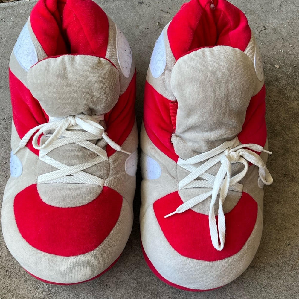 Fun soft slippers! Size XXL (10 - 12)